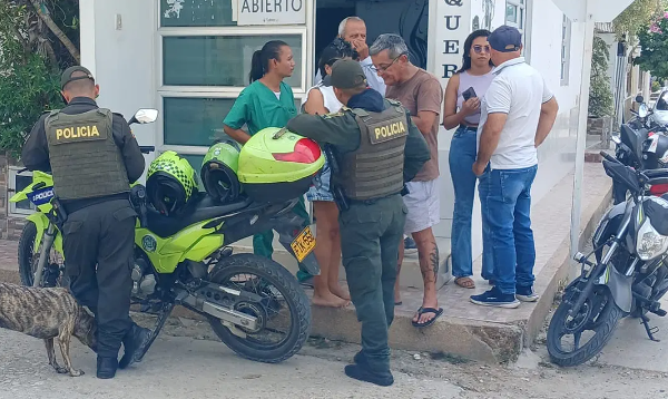 Se llevaron los billetes y los teléfonos móviles.